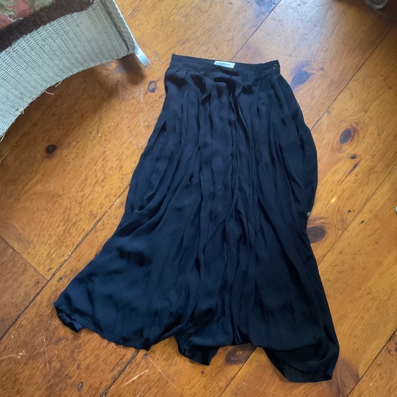 Iceberg Women's Nero (Black) sheer pleated skirt size 44 made in Italy - Picture 4 of 9